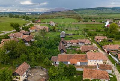 Casa spatioasa cu anexe si gradina in localitatea Ungra/Brasov - 13