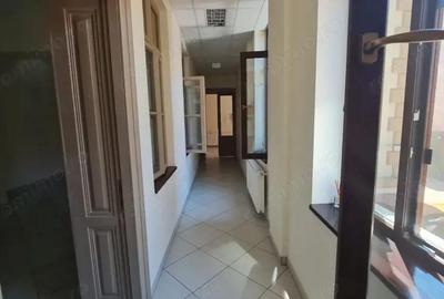 Spațiu comercial, de 110 mp, în Central - 6