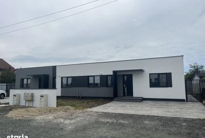 Casă cu 3 camere cu Teren 300 Mp în Dumbrăvița