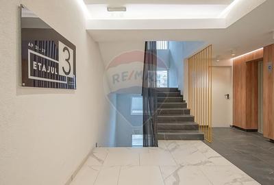 Apartament cu 3 camere semidecomandat, mobilat în Tractorul - 24