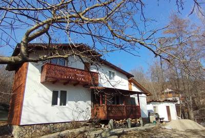 Casă cu 2 camere cu Teren 850 Mp în Central - 2