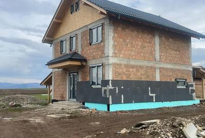 Casă cu 4 camere în Tărlungeni - 16
