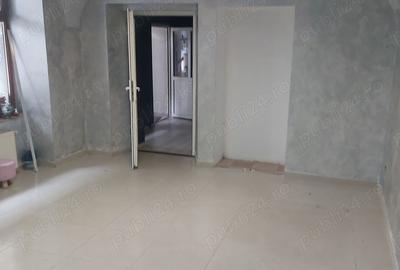 Inchiriez spatiu comercial cca 45 mp ultracentral in Sibiu pe Balcescu in curte cu vad f bun 550 E. - 4