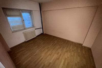 Apartament cu 3 camere decomandat în Far - 5