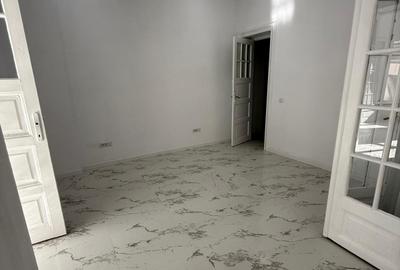 Casă individuală cu 8 camere cu Canalizare în P-ța Unirii - 8