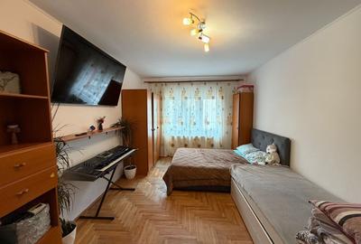 Apartament cu 3 camere, mobilat în Răcădău