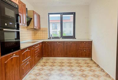Casă cu 4 camere cu Canalizare în Ghimbav - 1