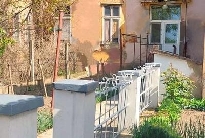 Casă cu 4 camere cu Teren 720 Mp în Central - 1