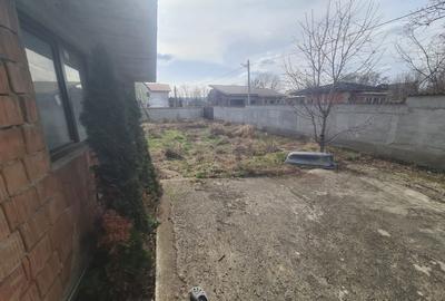 Casă cu 4 camere în Satu Nou - 1