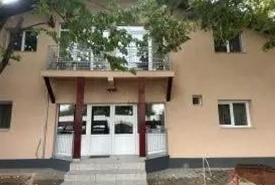 Spațiu comercial, de 200 mp, în Central - 4