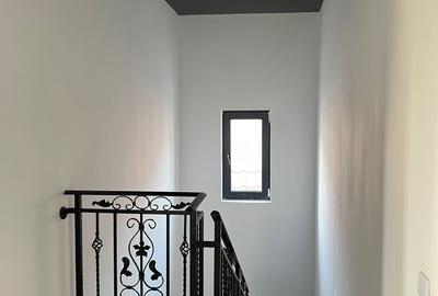 Direct proprietar vând vilă  P+1 în Lumina - 8