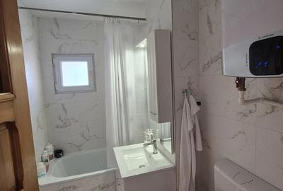 Apartament cu 3 camere semidecomandat, mobilat în Sud - 1