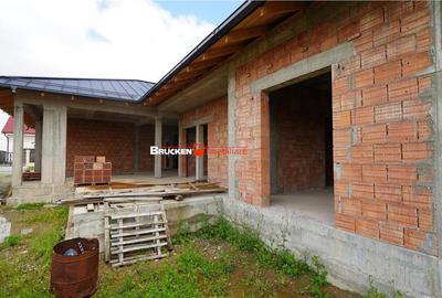 Casă cu 4 camere cu Teren 828 Mp în Sânmartin - 3