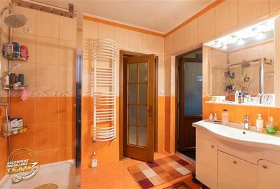 FILM! Casa distincta,P+M,5 camere,garaj dublu,sauna,ciubar:confort si intimitate - 18