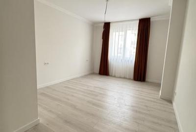 Apartament cu 3 camere semidecomandat în Florești - 3