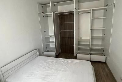 Apartament cu 3 camere decomandat în Metalurgiei
