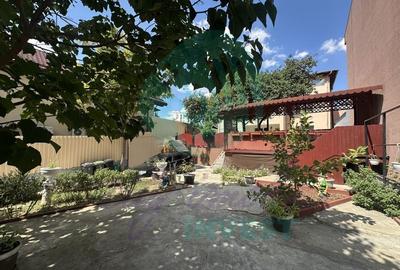 Casa cu teren de 792 mp