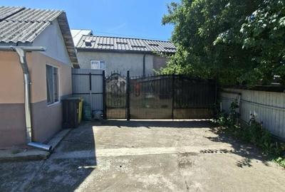 Apartament cu 4 camere decomandat în Gioseni - 3