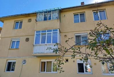 Apartament de vanzare, 3 camere, etaj 1. Str. Rozelor, bl. C2, tel. ( pe whatapp semnal