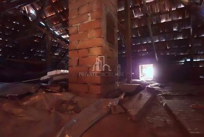 Casă cu 4 camere cu Canalizare în Central - 11