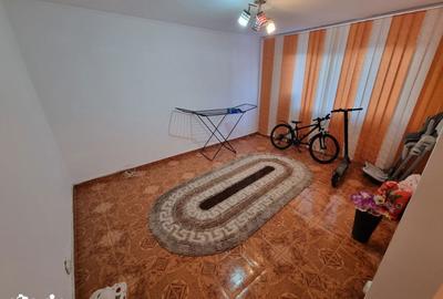 Apartament cu 3 camere în CET - 1