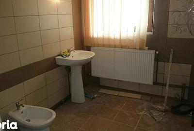 Casă cu 4 camere cu Teren 100 Mp în Central - 7