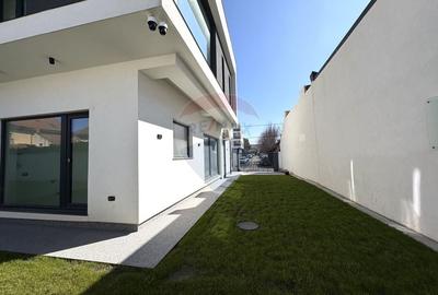 Casă cu 8 camere cu Teren 700 Mp în Faleza Nord - 18