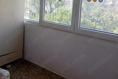 Apt decomandat, 2 camere, 2 balcoane inchise , Bd Basarabia 208, 5 min metrou - 2
