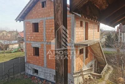Casă individuală cu 3 camere în Ghiroda