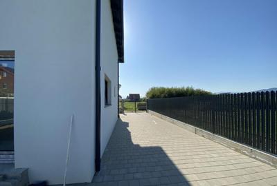 Casă cu 4 camere cu Canalizare în Cristian - 9