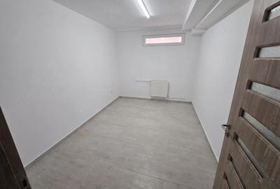 Spațiu comercial, de 210 mp, în Central - 4