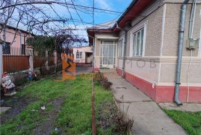 Casă cu 3 camere cu Teren 408 Mp în Central - 1