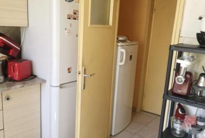 Apartament 3 camere, decomandat, 1 Mai vizavi de Spitalul Nr - 4
