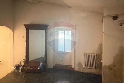 Casă individuală cu 3 camere cu Canalizare în Central - 14