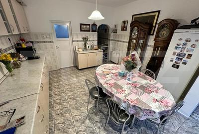 Apartament , cu curte  , 97mp , zona centrala - 4