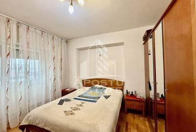 Apartament 3 camere, 2 bai, decomandat, etaj intermediar, lift, Fabric - 3