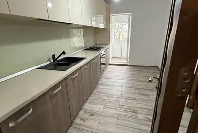 Apartament cu 3 camere decomandat în Piața Centrală