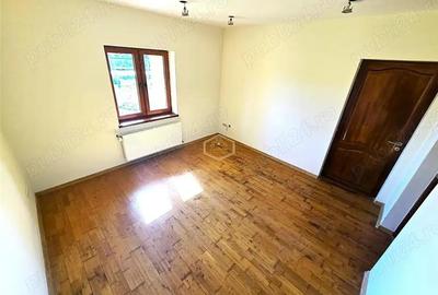 Casa spatioasa cu 4 dormitoare + garaj si anexe | Teren 1.000 mp - 1