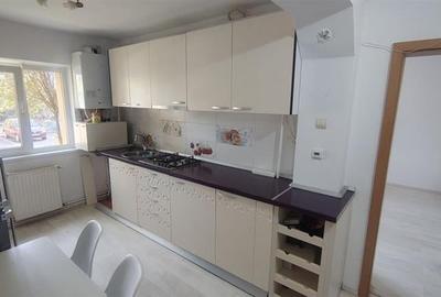 Apartament cu 3 camere decomandat, mobilat în Răcădău