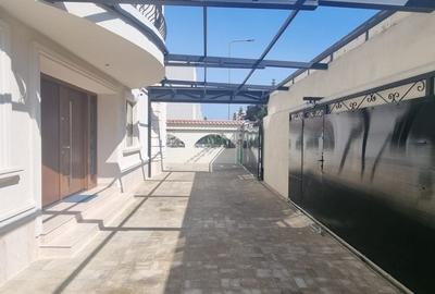 Casă cu 10 camere cu Teren 780 Mp în Central - 9