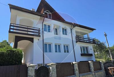 Casa / Vila cu 4 camere de vanzare - 1