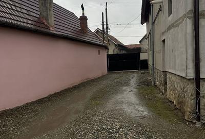 Casă cu 10 camere cu Teren 1000 Mp în Roșia - 2