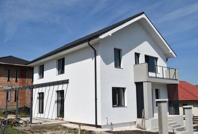 Casă individuală cu 5 camere cu Canalizare în Chinteni