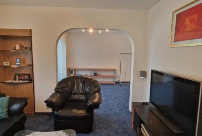 Apartament cu 4 camere decomandat, mobilat în Micro IV - 10