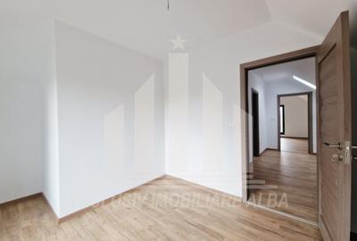 Casă individuală cu 4 camere cu Canalizare în Central - 3