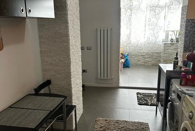 Apartament cu 4 camere decomandat în Găești - 1