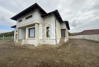 Casă cu 5 camere cu Teren 710 Mp în Ciugud - 13