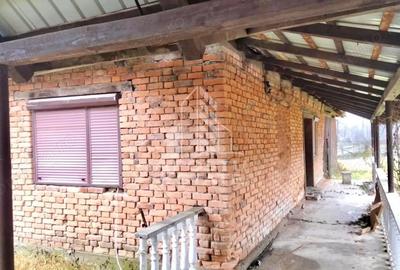 Casă cu Teren 10000 Mp în Laz - 2