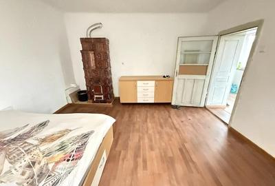 Casă cu Teren 470 Mp în Podeni - 3