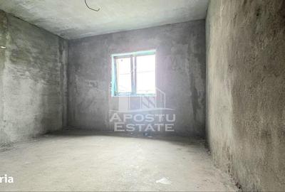 Casă cu 4 camere cu Teren 468 Mp în Sânmihaiu Român
